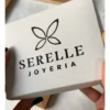 Packaging de Regalo Serelle Caja de regalo blanca con el logo de Serelle Joyería lista para entregar.