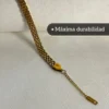 Máxima Durabilidad y Calidad del Acero Primer plano de la pulsera de acero dorado destacando su máxima durabilidad y calidad.
