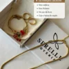 Contenido del Set de Joyas Serelle Infografía mostrando lo que incluye la compra del set de joyas: una cadena, una pulsera, un par de aros y la caja de regalo.